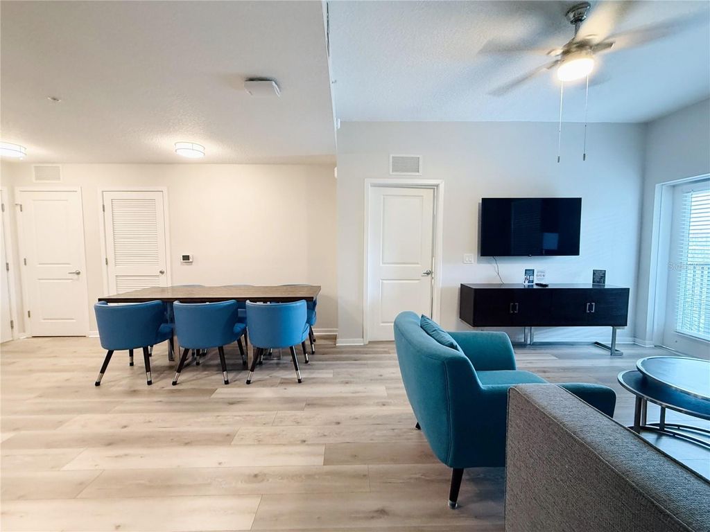 Image 4 of property listing at 4013 BREAKVIEW DRIVE A308, Orlando, FL 32819