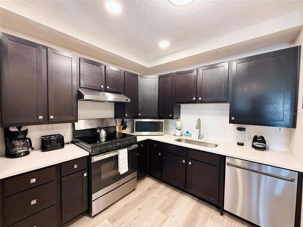Image 5 of property listing at 4013 BREAKVIEW DRIVE A308, Orlando, FL 32819