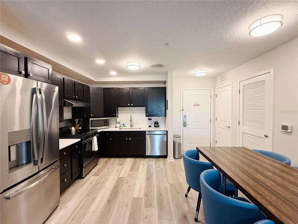 Image 6 of property listing at 4013 BREAKVIEW DRIVE A308, Orlando, FL 32819