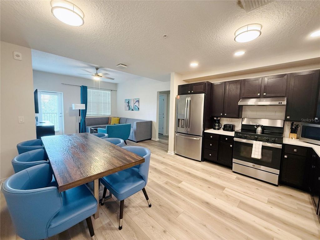 Image 7 of property listing at 4013 BREAKVIEW DRIVE A308, Orlando, FL 32819