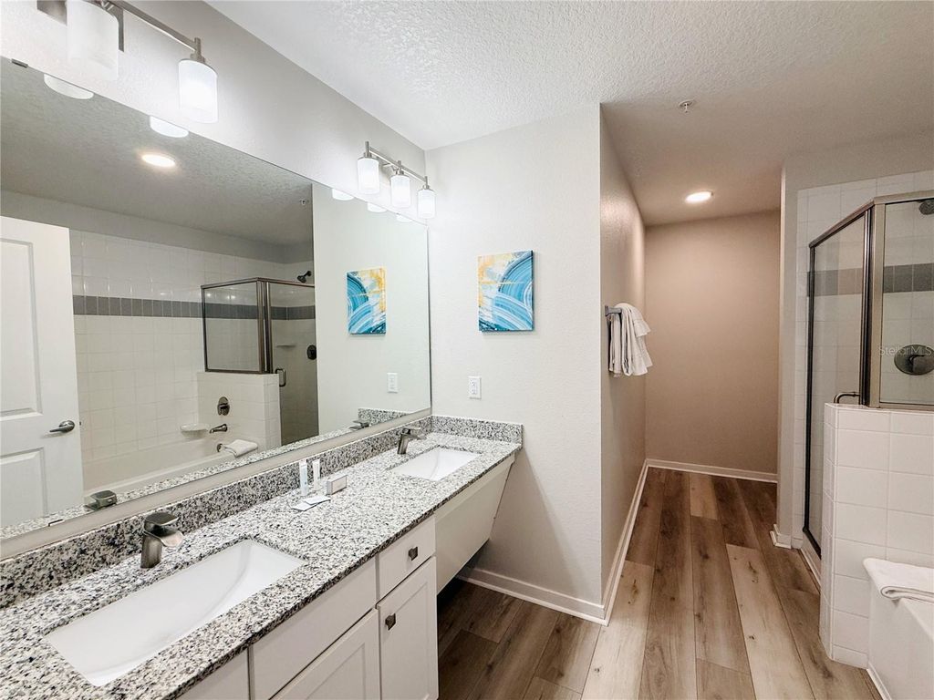 Image 10 of property listing at 4013 BREAKVIEW DRIVE A308, Orlando, FL 32819