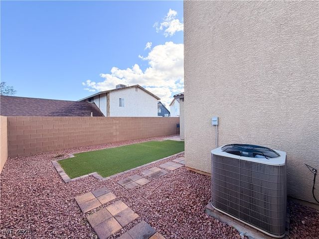 1624 Crisp Pear Court, Las Vegas, NV 89108