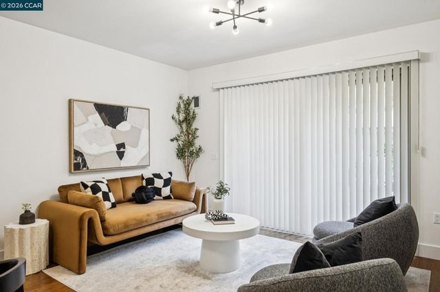 438 438 W Grand Ave 432, Oakland, CA 94612