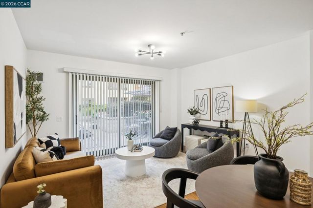 438 438 W Grand Ave 432, Oakland, CA 94612