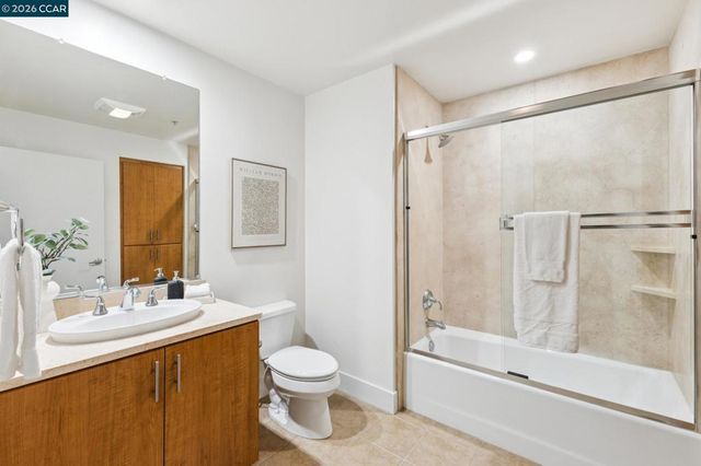 438 438 W Grand Ave 432, Oakland, CA 94612