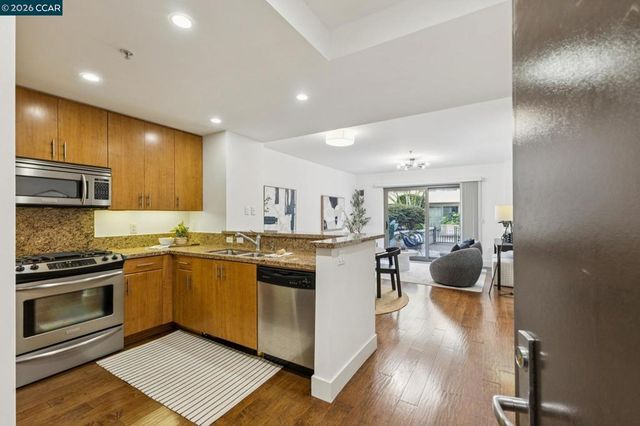 438 438 W Grand Ave 432, Oakland, CA 94612