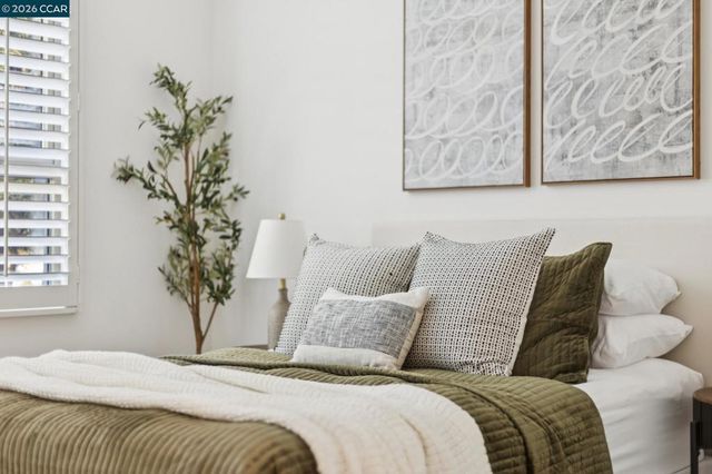 438 438 W Grand Ave 432, Oakland, CA 94612