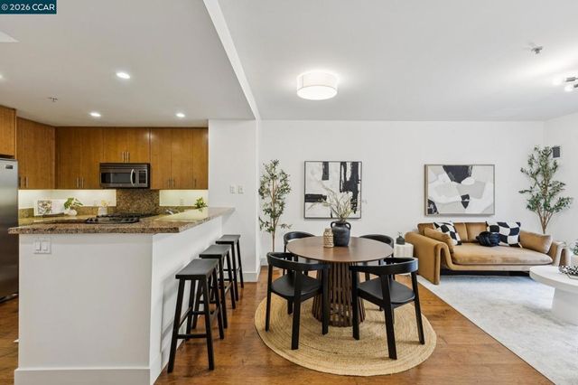 438 438 W Grand Ave 432, Oakland, CA 94612