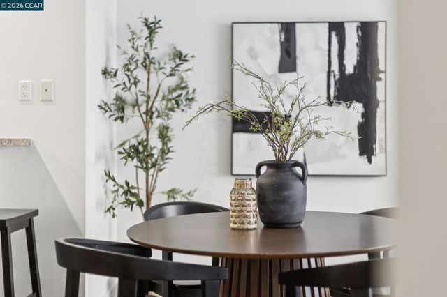 438 438 W Grand Ave 432, Oakland, CA 94612