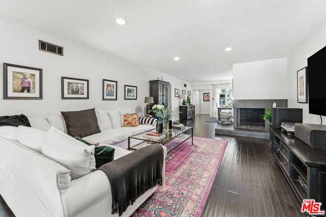 1903 Preuss Road, Los Angeles, CA 90034