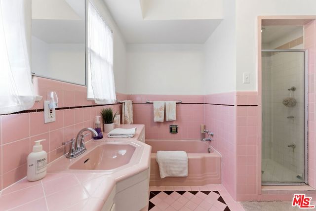 1903 Preuss Road, Los Angeles, CA 90034