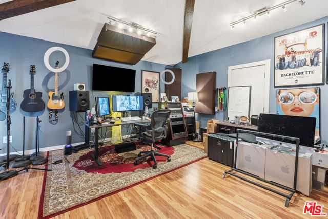 1903 Preuss Road, Los Angeles, CA 90034