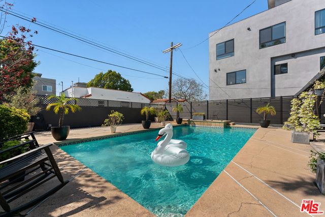 1903 Preuss Road, Los Angeles, CA 90034