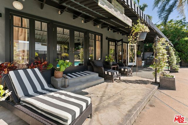 1903 Preuss Road, Los Angeles, CA 90034