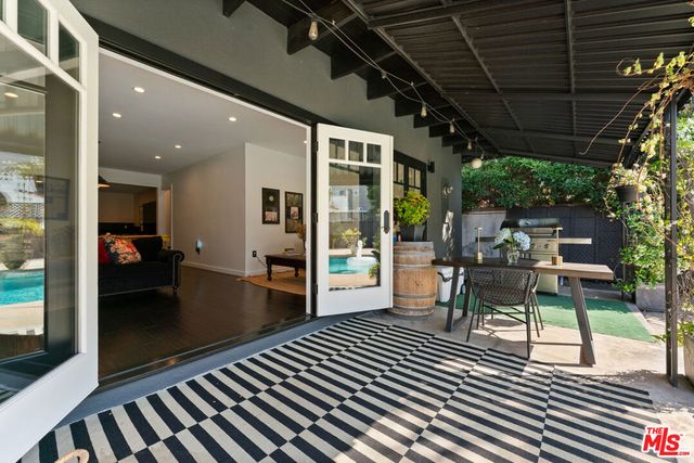 1903 Preuss Road, Los Angeles, CA 90034
