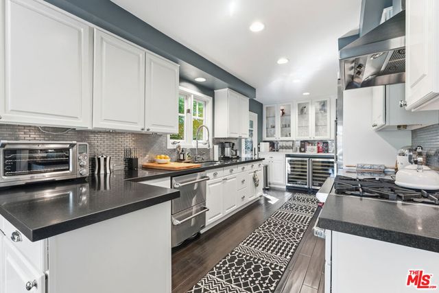 1903 Preuss Road, Los Angeles, CA 90034