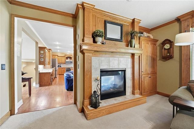 172 NE Hidden Ridge Lane, Lee's Summit, MO 64064