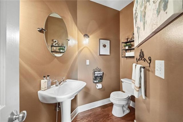 172 NE Hidden Ridge Lane, Lee's Summit, MO 64064