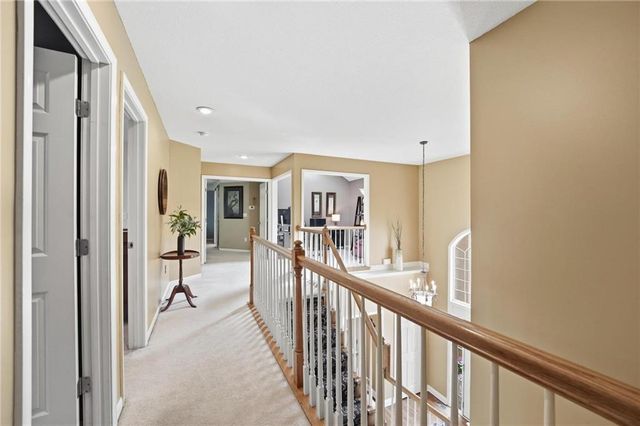 172 NE Hidden Ridge Lane, Lee's Summit, MO 64064