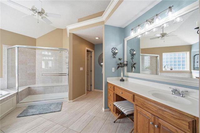 172 NE Hidden Ridge Lane, Lee's Summit, MO 64064