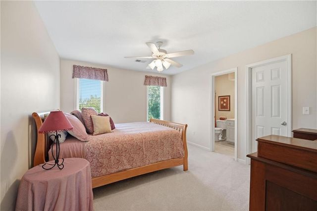 172 NE Hidden Ridge Lane, Lee's Summit, MO 64064