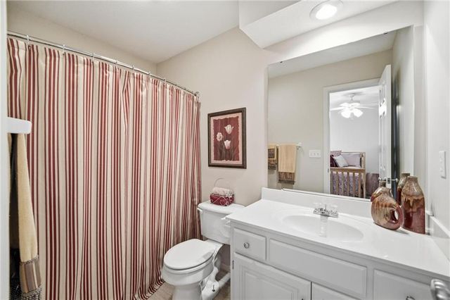 172 NE Hidden Ridge Lane, Lee's Summit, MO 64064