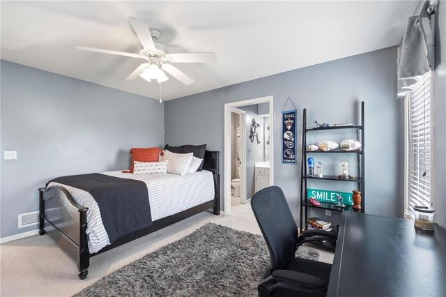 172 NE Hidden Ridge Lane, Lee's Summit, MO 64064
