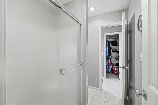 172 NE Hidden Ridge Lane, Lee's Summit, MO 64064