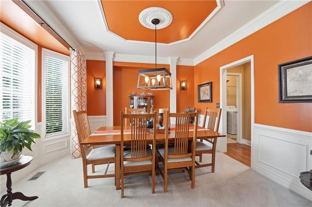172 NE Hidden Ridge Lane, Lee's Summit, MO 64064