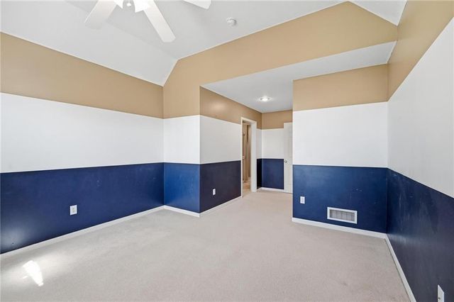 172 NE Hidden Ridge Lane, Lee's Summit, MO 64064