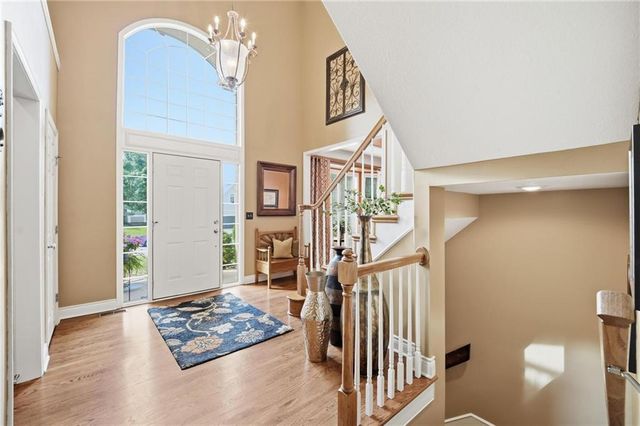 172 NE Hidden Ridge Lane, Lee's Summit, MO 64064