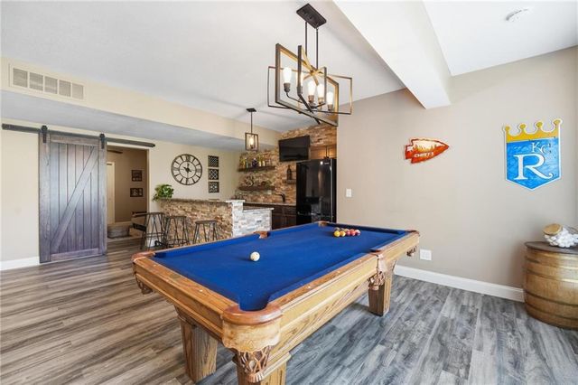 172 NE Hidden Ridge Lane, Lee's Summit, MO 64064
