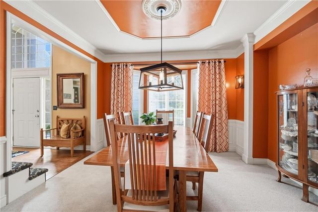 172 NE Hidden Ridge Lane, Lee's Summit, MO 64064