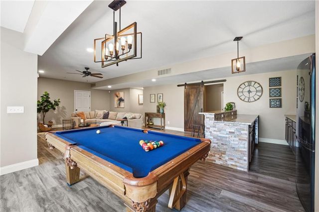 172 NE Hidden Ridge Lane, Lee's Summit, MO 64064