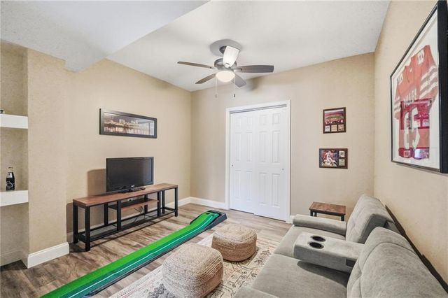 172 NE Hidden Ridge Lane, Lee's Summit, MO 64064