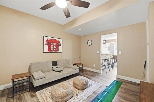 172 NE Hidden Ridge Lane, Lee's Summit, MO 64064