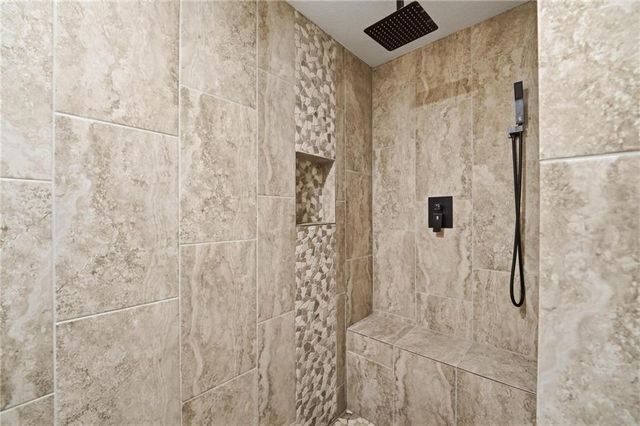 172 NE Hidden Ridge Lane, Lee's Summit, MO 64064