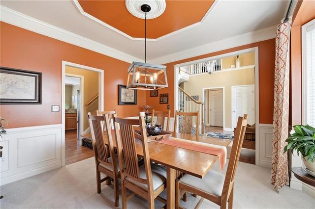 172 NE Hidden Ridge Lane, Lee's Summit, MO 64064