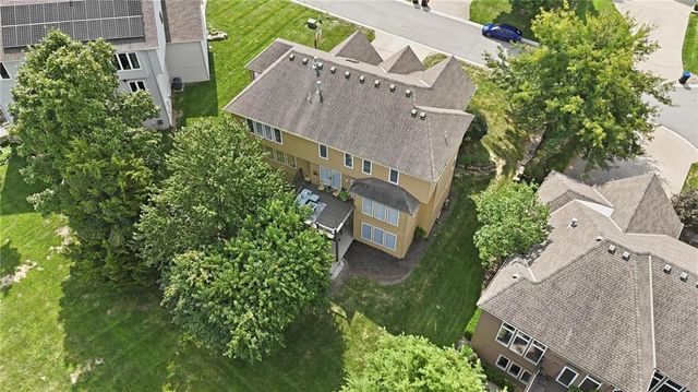172 NE Hidden Ridge Lane, Lee's Summit, MO 64064