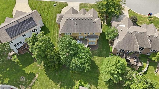 172 NE Hidden Ridge Lane, Lee's Summit, MO 64064