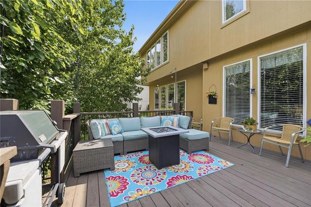 172 NE Hidden Ridge Lane, Lee's Summit, MO 64064