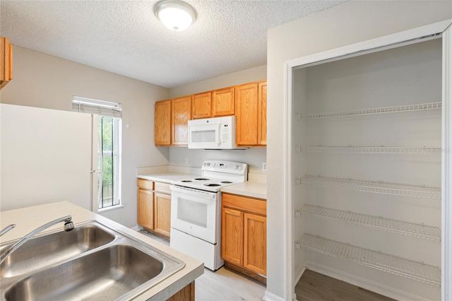 4617 ASHBURN SQUARE DRIVE, Tampa, FL 33610