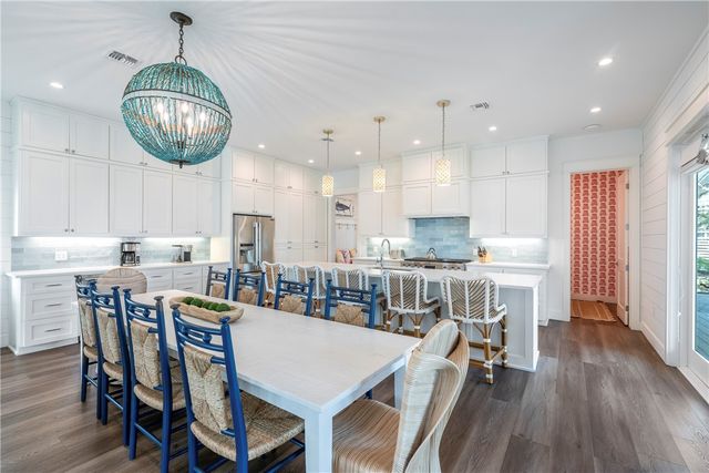 580 S Shore Dr, Port Aransas, TX 78373