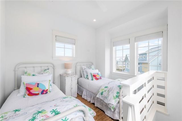 580 S Shore Dr, Port Aransas, TX 78373