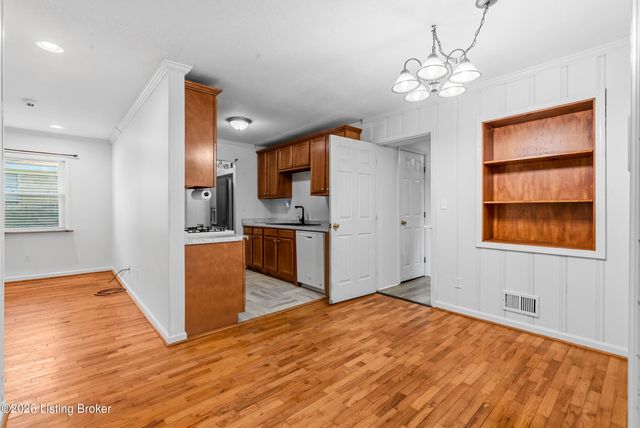 9705 Titan Dr, Louisville, KY 40229