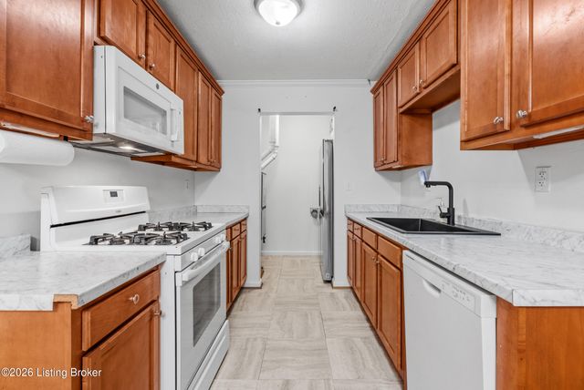 9705 Titan Dr, Louisville, KY 40229