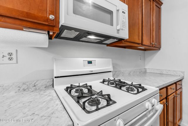 9705 Titan Dr, Louisville, KY 40229