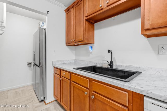 9705 Titan Dr, Louisville, KY 40229