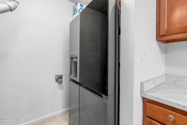 9705 Titan Dr, Louisville, KY 40229