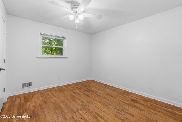 9705 Titan Dr, Louisville, KY 40229